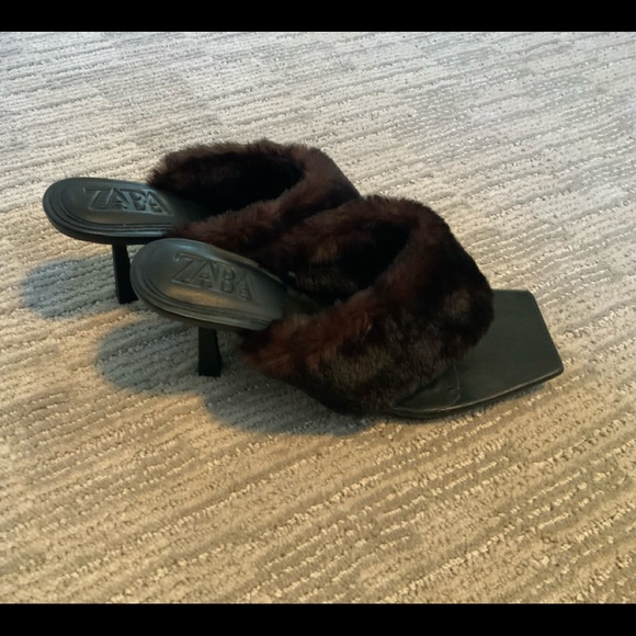 NEW Zara Faux Fur Sandals